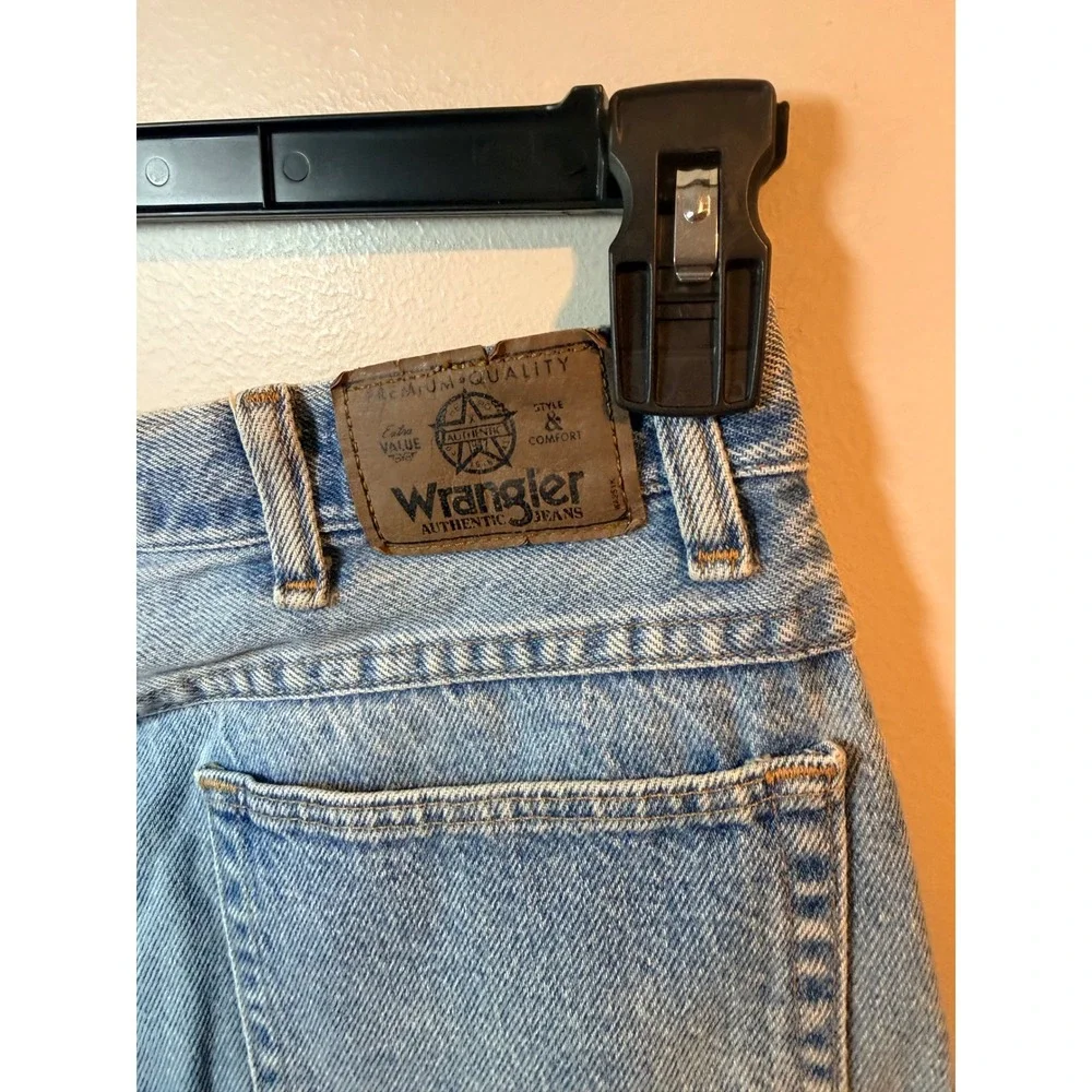 Wrangler Mens‎ Denim Shorts Light Wash Authentic Jeans Size 18 Husky